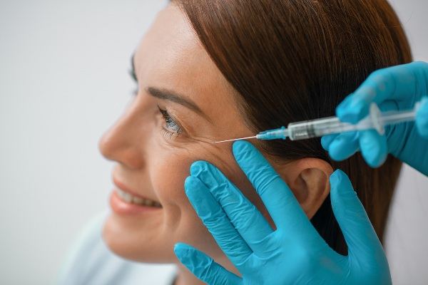 Injection beside the eye to soften crow’s feet